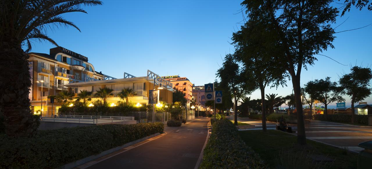 Hotel Roma Riccione Esterno foto